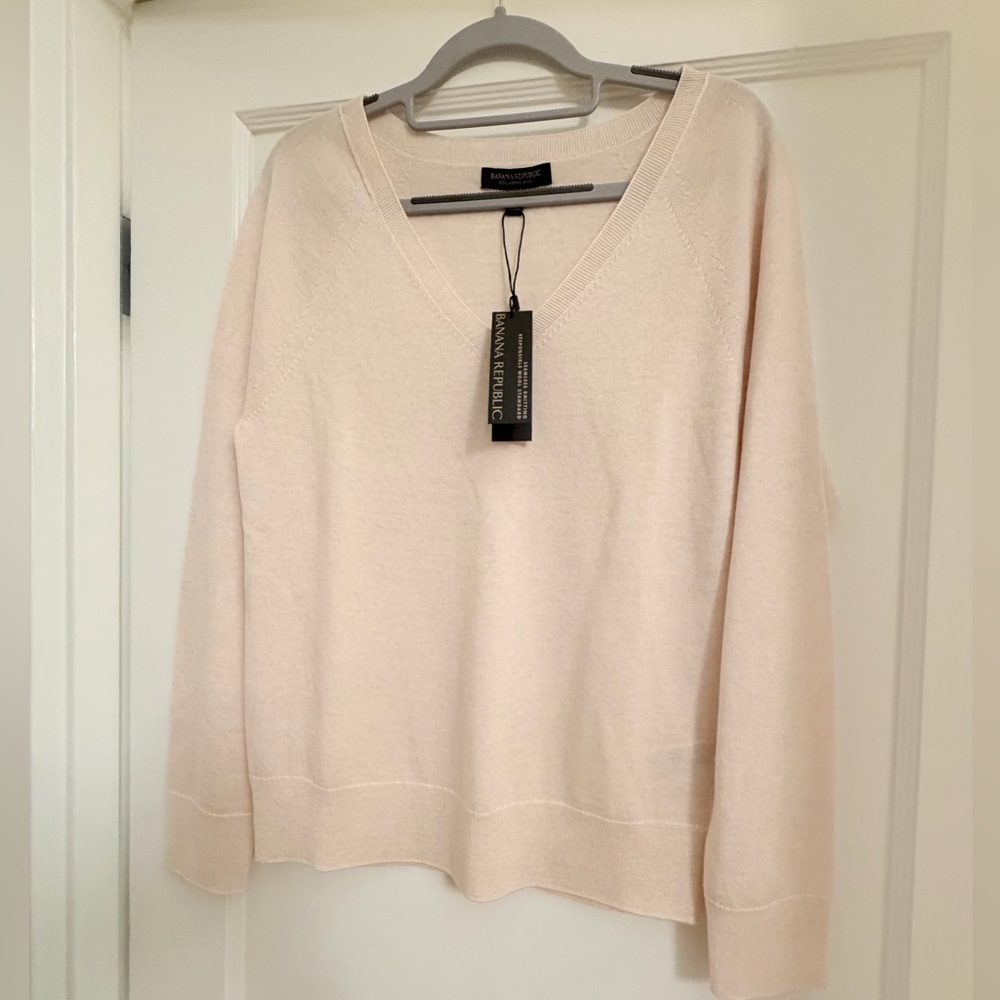Banana Republic Women's Merino Wool Cream V-Neck Sweater
